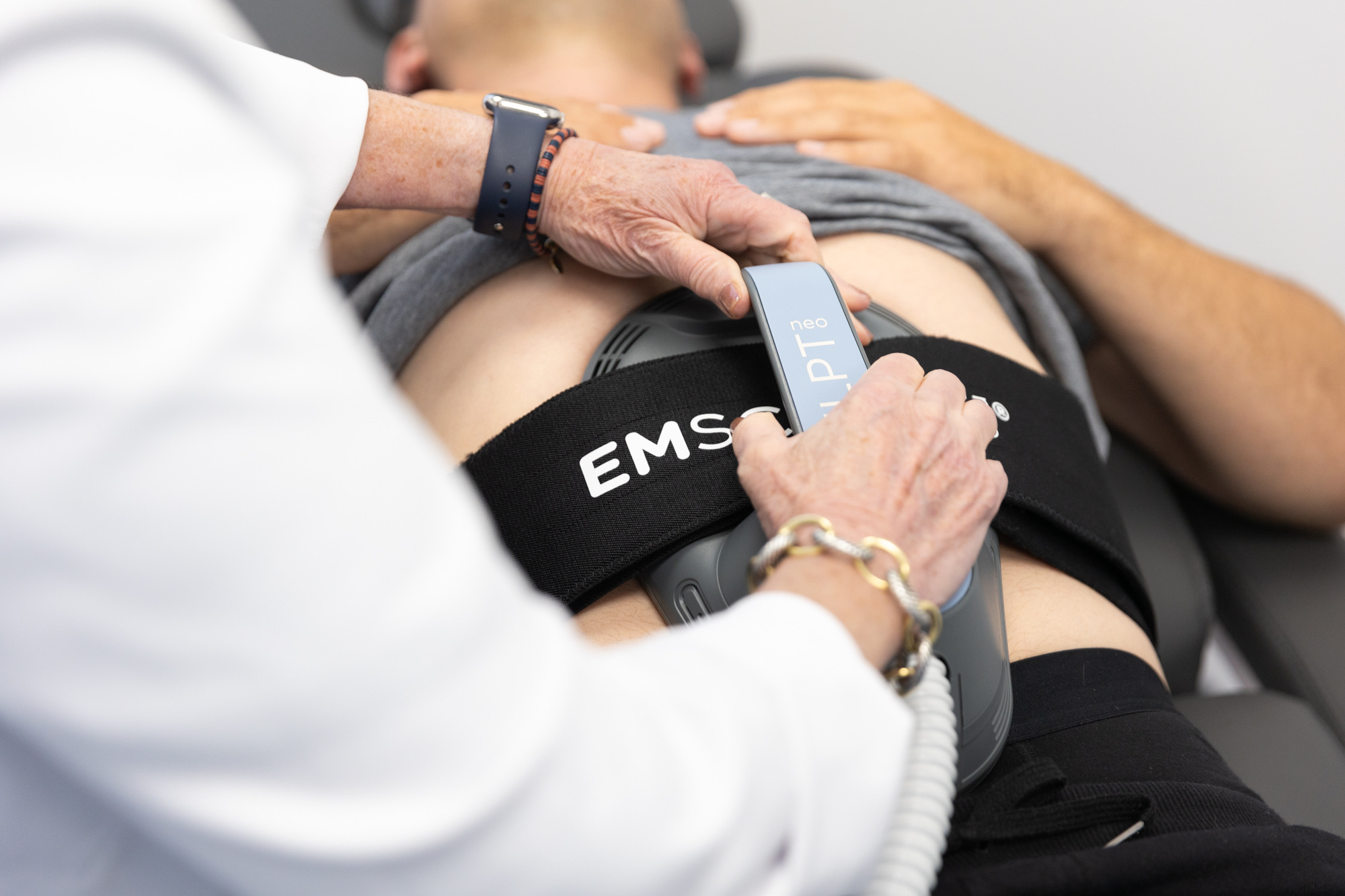 patient at Form & Function receiving Emsculpt NEO on her abdomen as treatment for body sculpting near Levittown, NY.