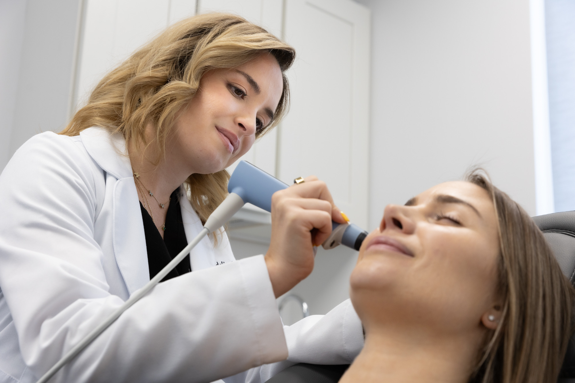 Skin tightening treatment session